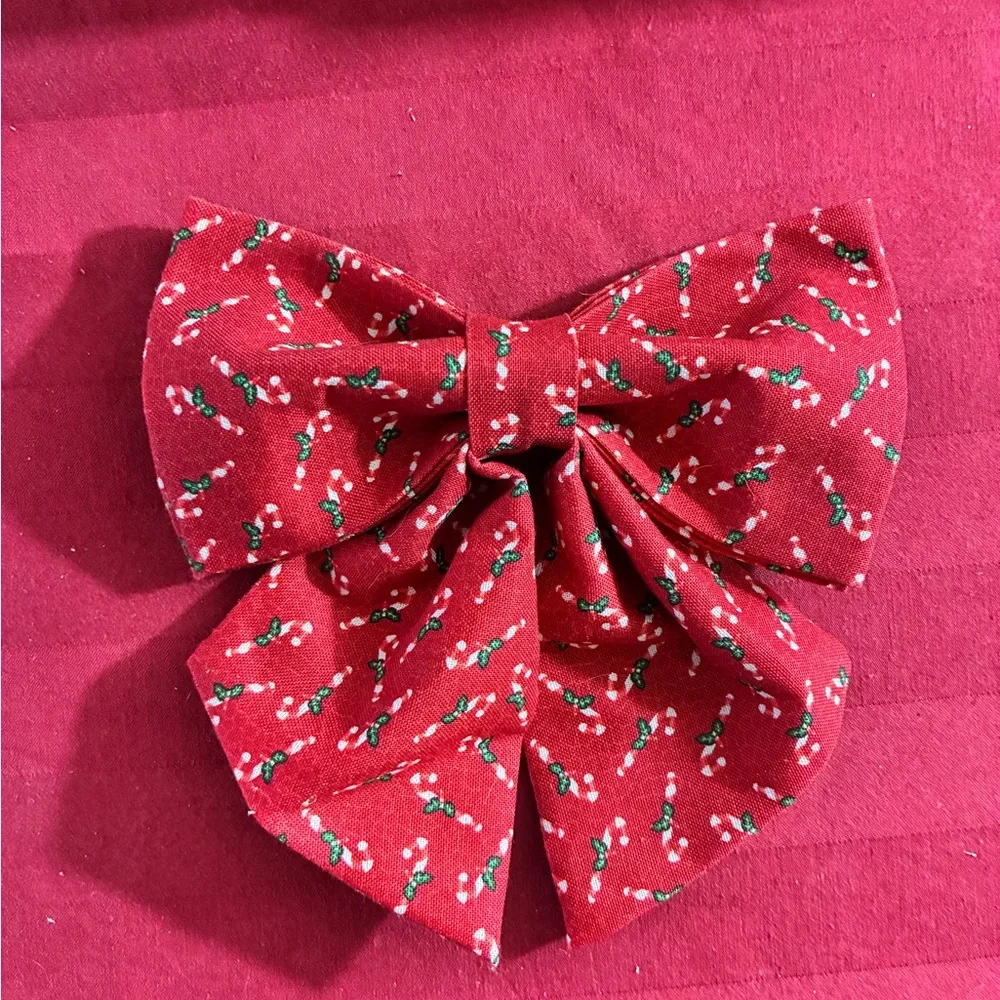 Lionet Paws Christmas Candy Cane Dog Collar & Bow Tie Set